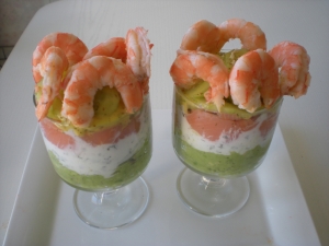 Verrines saumon fumé, avocat & concombre Recette