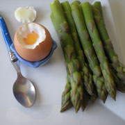 Oeufs Coque et Mouillettes d'Asperges Vertes