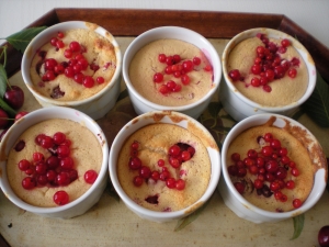 Petits Gâteaux au Fromage Blanc, Cerises et Groseilles - image 3