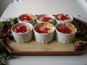 Petits Gâteaux au Fromage Blanc, Cerises et Groseilles - image 5