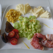 Salade, Fromage Tête de Moine, Crudités, Jambon