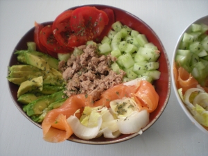 Salade : Saumon, Endive, Avocats, Concombre, Thon, Tomate - image 1