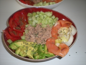 Salade : Saumon, Endive, Avocats, Concombre, Thon, Tomate - image 4