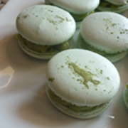 Macarons aux Groseilles et au Thé Vert Matcha