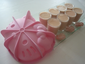 Panna Cotta Rose au Biscuit "Hello Kitty" - image 4