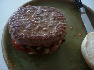 Hamburger, Reblochon, Steak, Oignon, Tomate, Huile à la Vanille - image 3