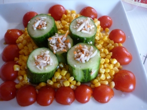 Salade de Maïs-Tomates Cerises- Concombre-Surimi - image 3