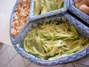 Crevettes, Saumon, Linguines de Courgette, Avocat, Tomates - image 2